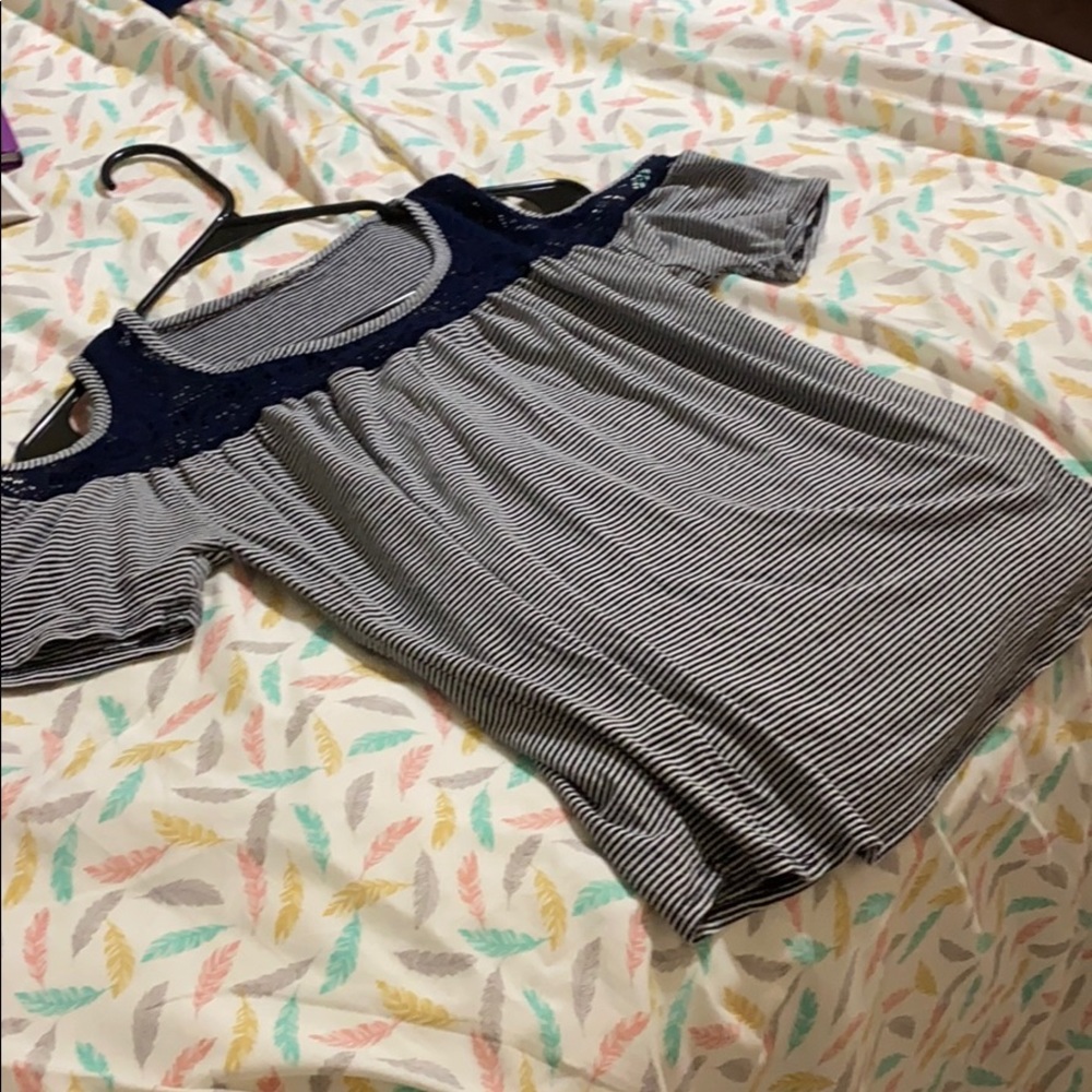 adorably stylish blue/white top w/exposed shoulder